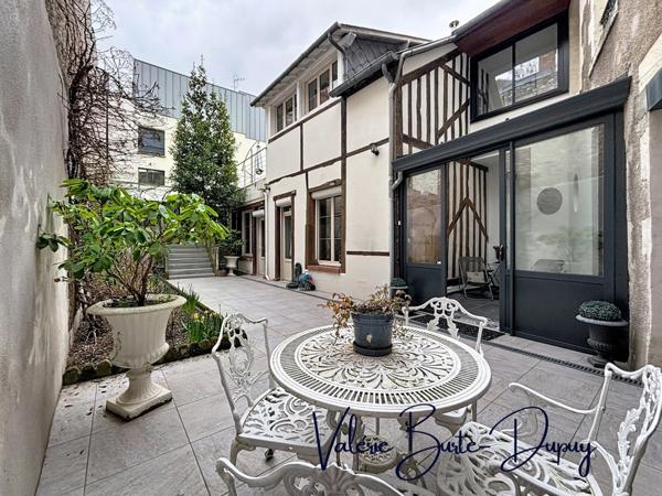 Orléans St Vincent à 15min de la place du Martroi à pied Maison de ville à vendre 5 Chambres avec terrasse arborée et stationnements possible