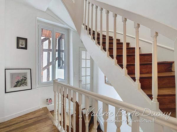 Orléans St Vincent à 15min de la place du Martroi à pied Maison de ville à vendre 5 Chambres avec terrasse arborée et stationnements possible