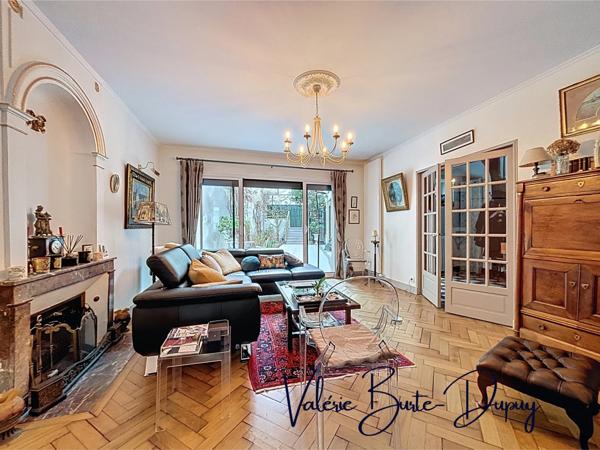 Orléans St Vincent à 15min de la place du Martroi à pied Maison de ville à vendre 5 Chambres avec terrasse arborée et stationnements possible