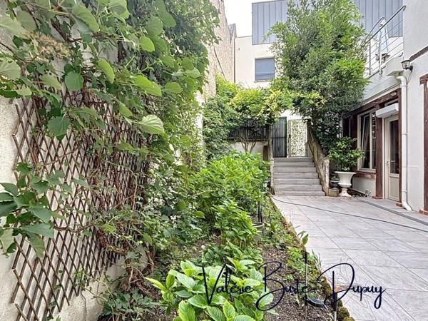 Orléans St Vincent à 15min de la place du Martroi à pied Maison de ville à vendre 5 Chambres avec terrasse arborée et stationnements possible