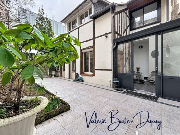 Orléans St Vincent à 15min de la place du Martroi à pied Maison de ville à vendre 5 Chambres avec terrasse arborée et stationnements possible