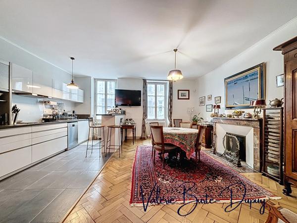 Orléans St Vincent à 15min de la place du Martroi à pied Maison de ville à vendre 5 Chambres avec terrasse arborée et stationnements possible