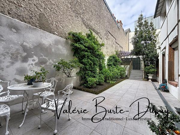 Orléans St Vincent à 15min de la place du Martroi à pied Maison de ville à vendre 5 Chambres avec terrasse arborée et stationnements possible