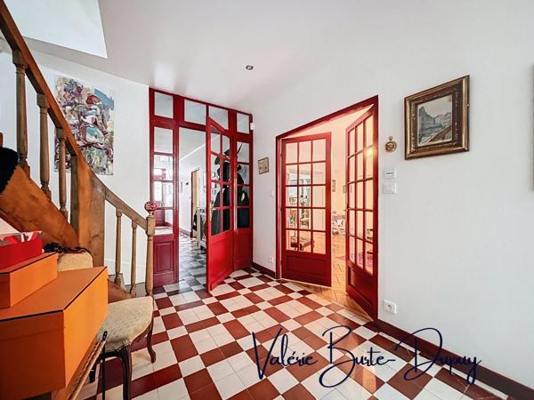 Orléans St Vincent à 15min de la place du Martroi à pied Maison de ville à vendre 5 Chambres avec terrasse arborée et stationnements possible