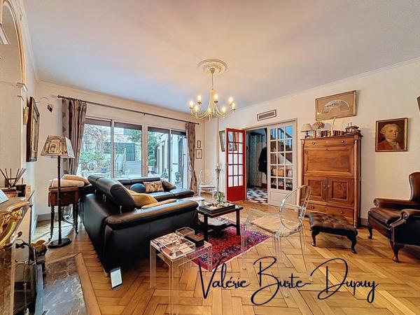 Orléans St Vincent à 15min de la place du Martroi à pied Maison de ville à vendre 5 Chambres avec terrasse arborée et stationnements possible