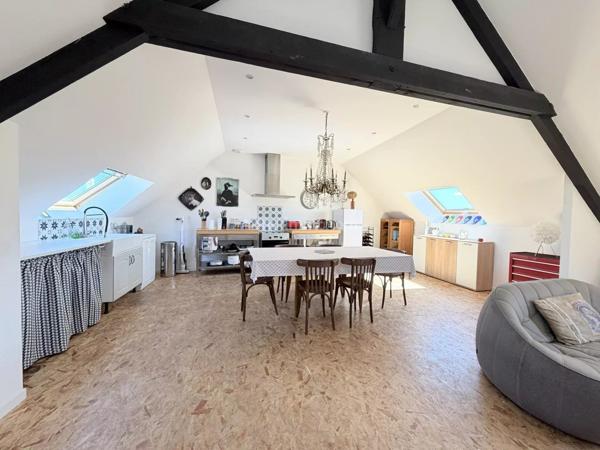 Vente                                                      Appartement
                        
                     4 pièces                      87 m2                     à Auray