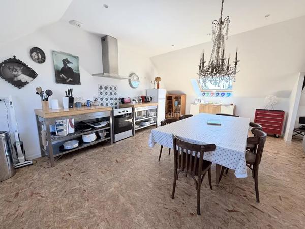 Vente                                                      Appartement
                        
                     4 pièces                      87 m2                     à Auray