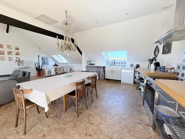 Vente                                                      Appartement
                        
                     4 pièces                      87 m2                     à Auray