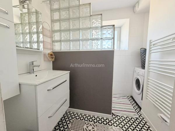 Vente                                                      Appartement
                        
                     4 pièces                      87 m2                     à Auray