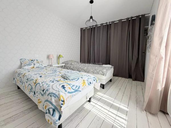 Vente                                                      Appartement
                        
                     4 pièces                      87 m2                     à Auray