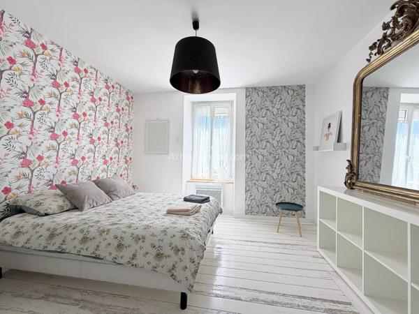 Vente                                                      Appartement
                        
                     4 pièces                      87 m2                     à Auray