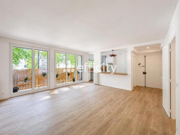 Appartement
         3 pièces
        - 79 m² 889 000 € *