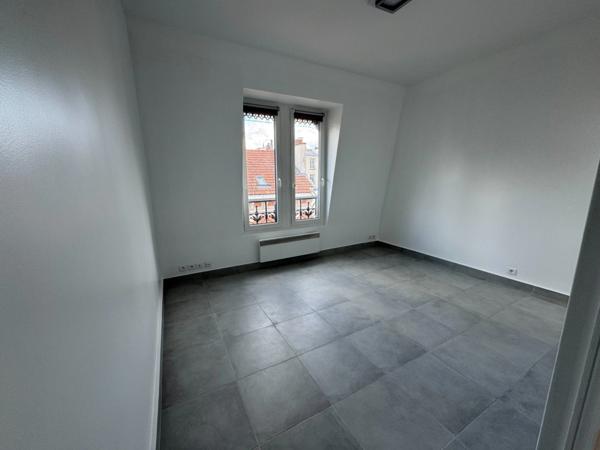 Studio de 16,2 m², refait à neuf, loué nu.