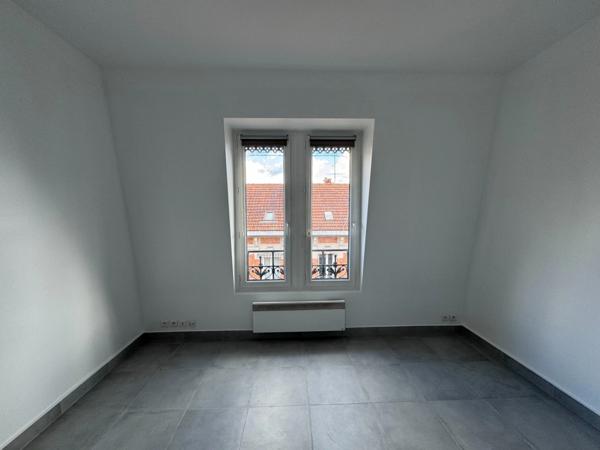 Studio de 16,2 m², refait à neuf, loué nu.