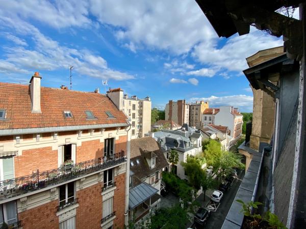 Studio de 16,2 m², refait à neuf, loué nu.