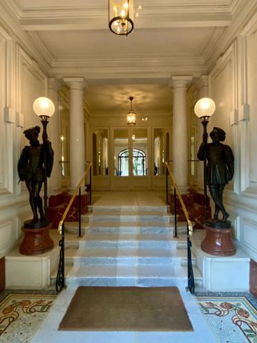 Studio de 16,2 m², refait à neuf, loué nu.