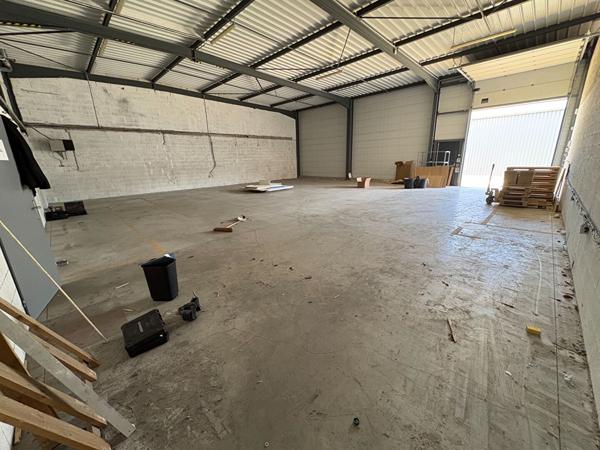 Local commercial Chatillon Le Duc 300 m2