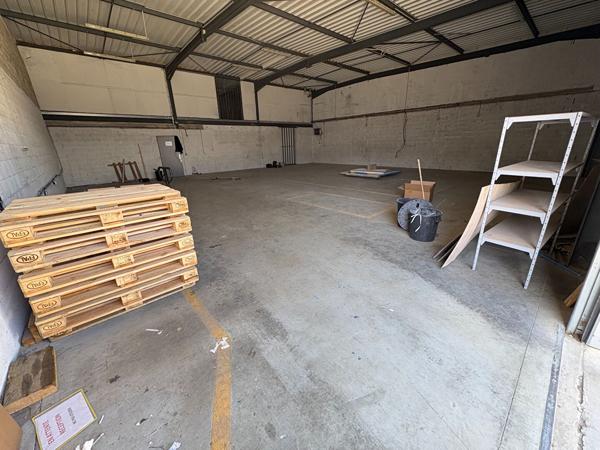 Local commercial Chatillon Le Duc 300 m2