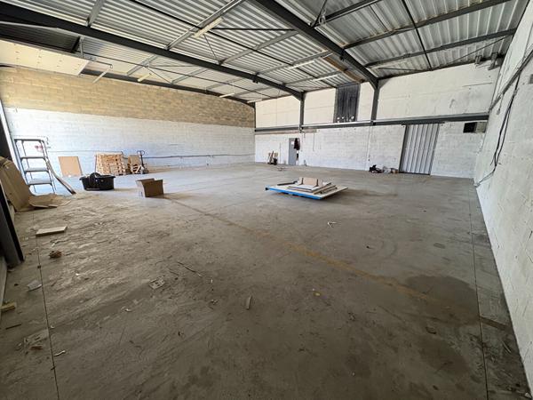 Local commercial Chatillon Le Duc 300 m2