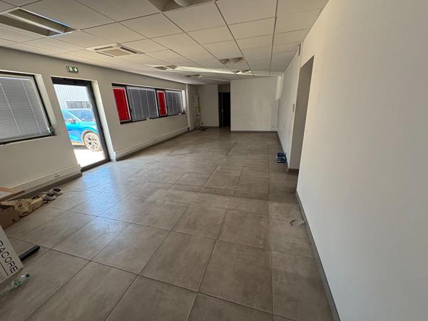 Local commercial Chatillon Le Duc 300 m2