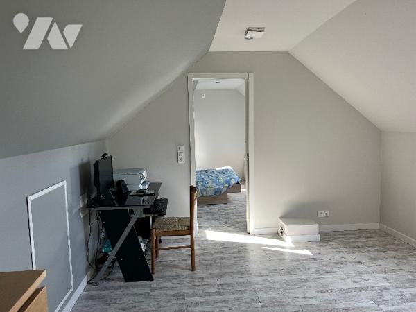 Maison de 118,5 m² orientée Sud avec terrasses, grand jardin de 1697 m² et vue sur les Pyrénées.