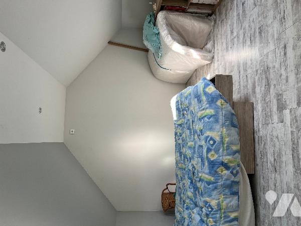 Maison de 118,5 m² orientée Sud avec terrasses, grand jardin de 1697 m² et vue sur les Pyrénées.