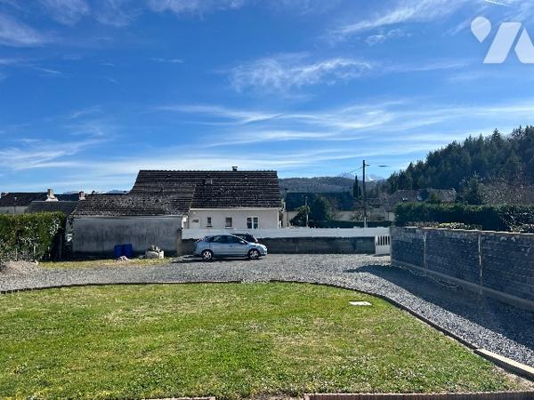 Maison de 118,5 m² orientée Sud avec terrasses, grand jardin de 1697 m² et vue sur les Pyrénées.