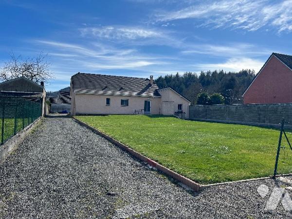 Maison de 118,5 m² orientée Sud avec terrasses, grand jardin de 1697 m² et vue sur les Pyrénées.