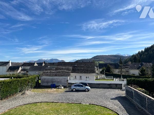 Maison de 118,5 m² orientée Sud avec terrasses, grand jardin de 1697 m² et vue sur les Pyrénées.