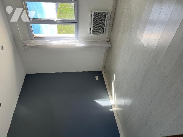 Maison de 118,5 m² orientée Sud avec terrasses, grand jardin de 1697 m² et vue sur les Pyrénées.