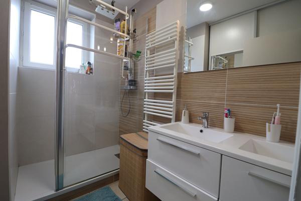 Coup de coeur à Nevers, Quartier Victor Hugo, 4 chambres, rénovée, jardin cosy, climatisation, 2h30 PARIS, commerces à pied