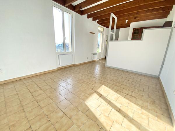 Maison à étage T3 avec jardin ? Réf BRUMBY