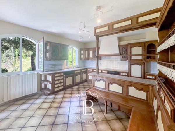 Chambéry, Propriété 4 Chambres -  332 m² à vendre