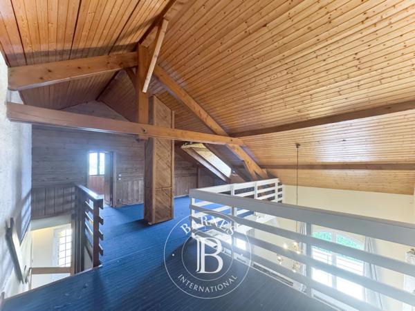 Chambéry, Propriété 4 Chambres -  332 m² à vendre