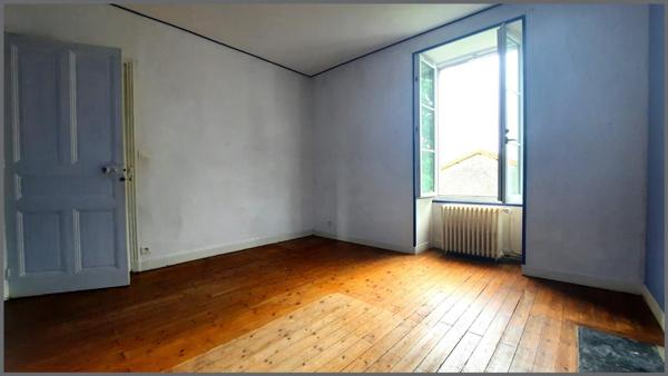 Maison à MONCOUTANT SUR SEVRE, 79320 - 11 pièces 213m²