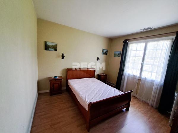 Saint-Pierre-d'Eyraud (24130) Maison de plain pied T3 avec dépendances aménageables