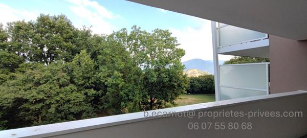 CLAIX 38640 - Appartement T4 - Terrasse 15 m² - 1er étage / 2