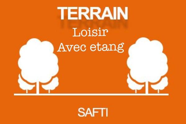 Terrain de loisir avec étang