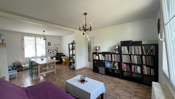 Orléans Sud, limite Olivet/Saint Pryvé. 2 chambres. Jardin. Sous sol.
