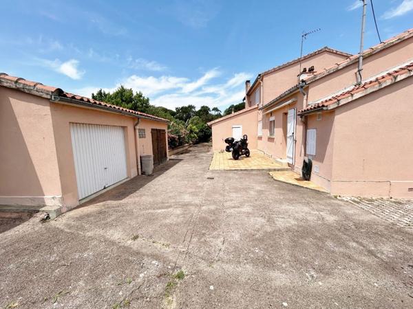 Maison Aussonne 5 pièce(s) avec double garage et grenier sur 1430 m² de terrain