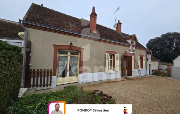 Maison de ville avec garage en plein centre de Chabris