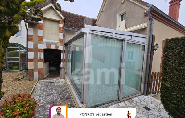 Maison de ville avec garage en plein centre de Chabris