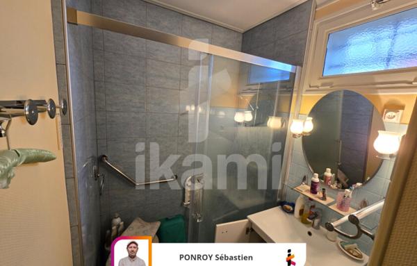 Maison de ville avec garage en plein centre de Chabris