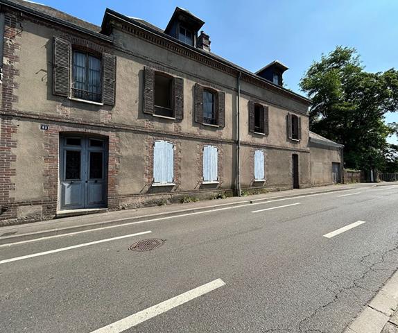 RARE SUR LE MARCHÉ ! CHARME ET POTENTIEL À L'ÉTAT BRUT