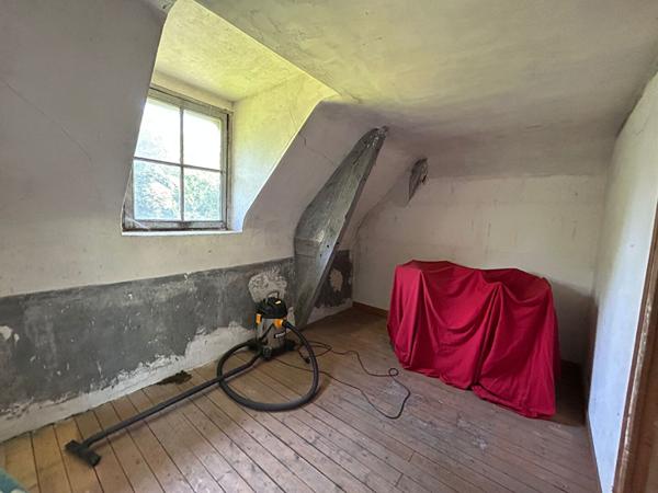 RARE SUR LE MARCHÉ ! CHARME ET POTENTIEL À L'ÉTAT BRUT