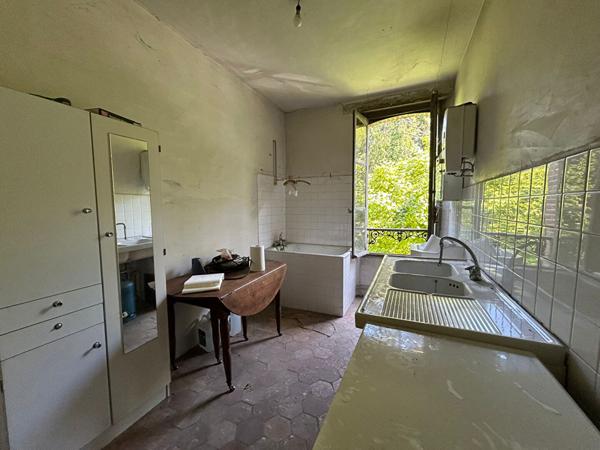 RARE SUR LE MARCHÉ ! CHARME ET POTENTIEL À L'ÉTAT BRUT