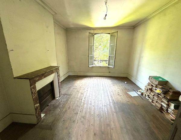 RARE SUR LE MARCHÉ ! CHARME ET POTENTIEL À L'ÉTAT BRUT