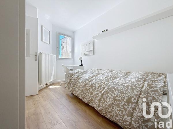 Location appartement 6 pièces 77 m² Évry