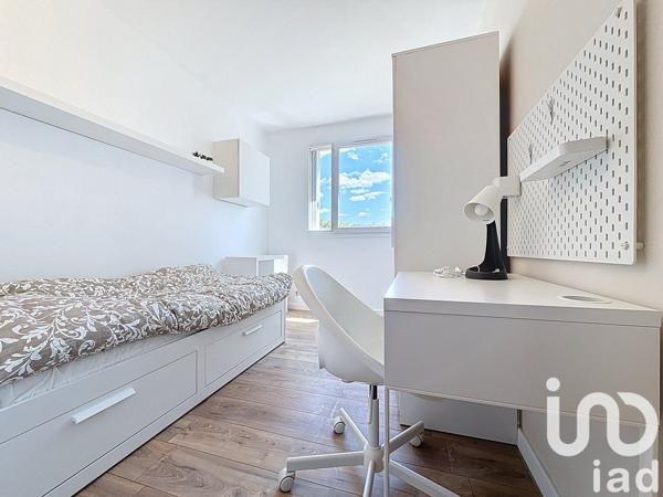 Location appartement 6 pièces 77 m² Évry