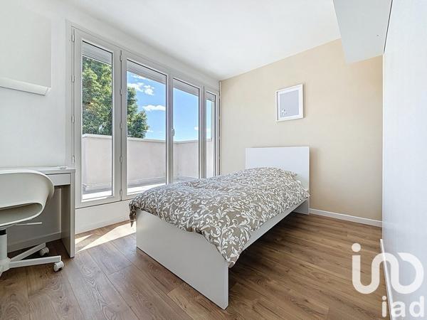 Location appartement 6 pièces 77 m² Évry